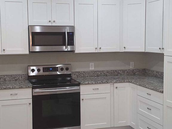 5th image of 331 SW Fieldstone Ct
