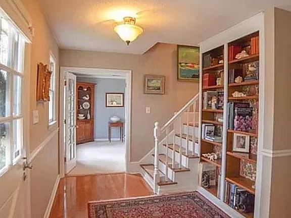 5th image of 12 Cozier Ct
