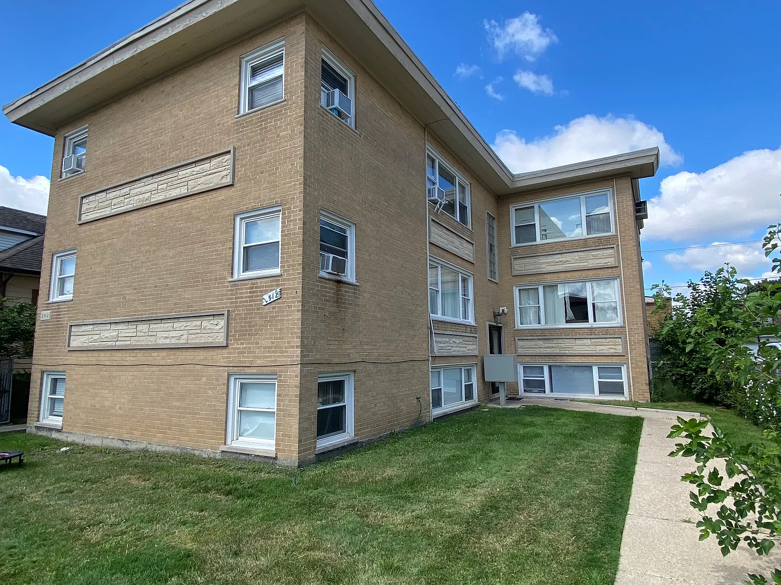 1 bed, 1.0 bath, $1,300 — Photo 1