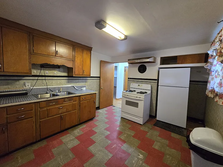 535 E 43rd Ave — Photo 17