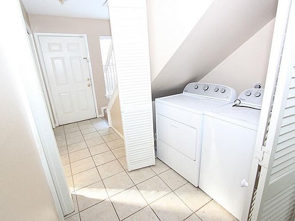 4th image of 27 W Willowwood Ct