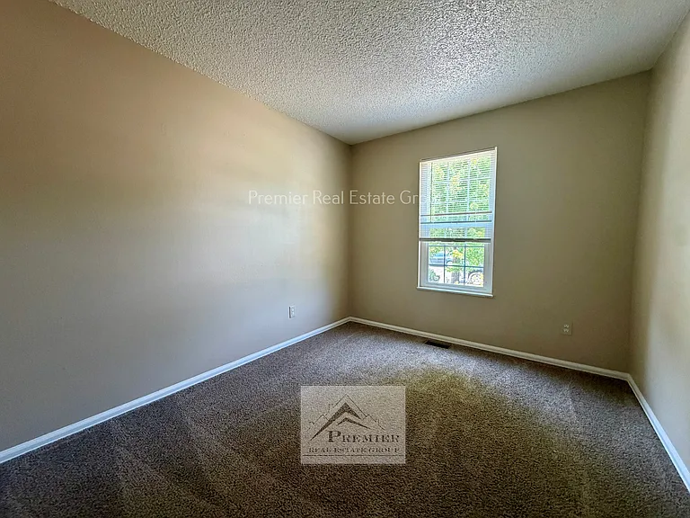 4645 Monica Dr — Photo 6