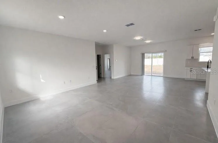 4 bed, 3.0 bath, 1896 sqft, $2,100 — Photo 4