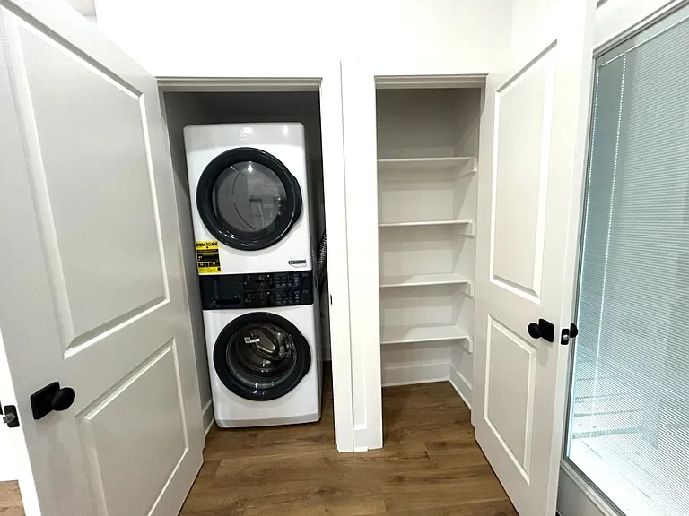Luxury One Bedroom Townhome Available Now! - In The Heart Of Fayetteville — Photo 26