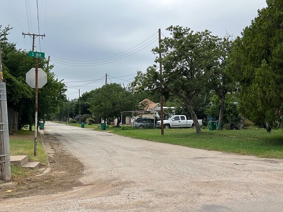 211 W Plum St, Archer City, TX 76351 Zillow
