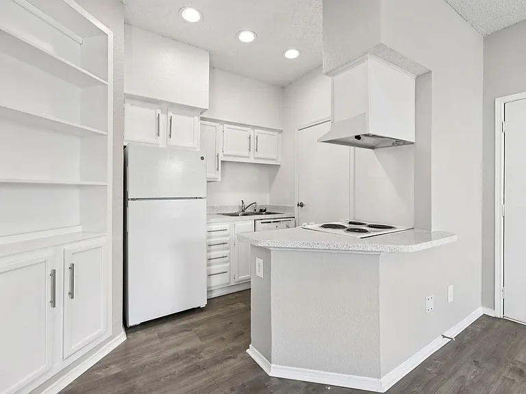 Oaks White Rock — Photo 6