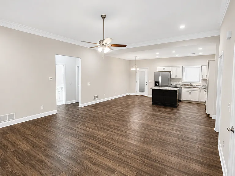 547 Southern Cross Dr — Photo 4