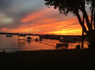 576 Lake Dr, Coldwater, MI 49036