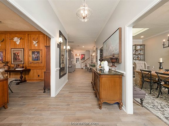 4th image of 1308 Brook Hollow Dr