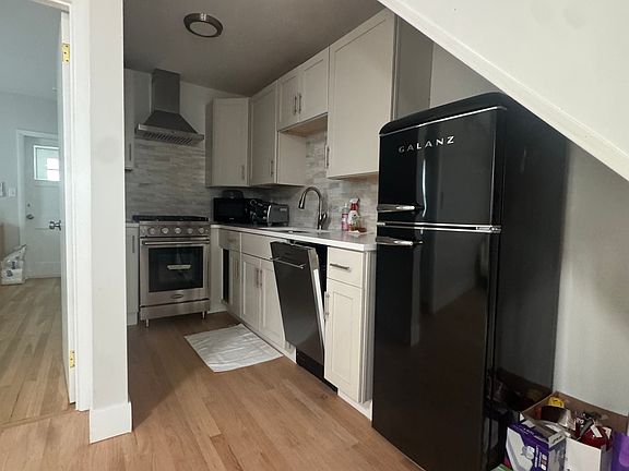 2nd image of 39 Roberts Rd #1