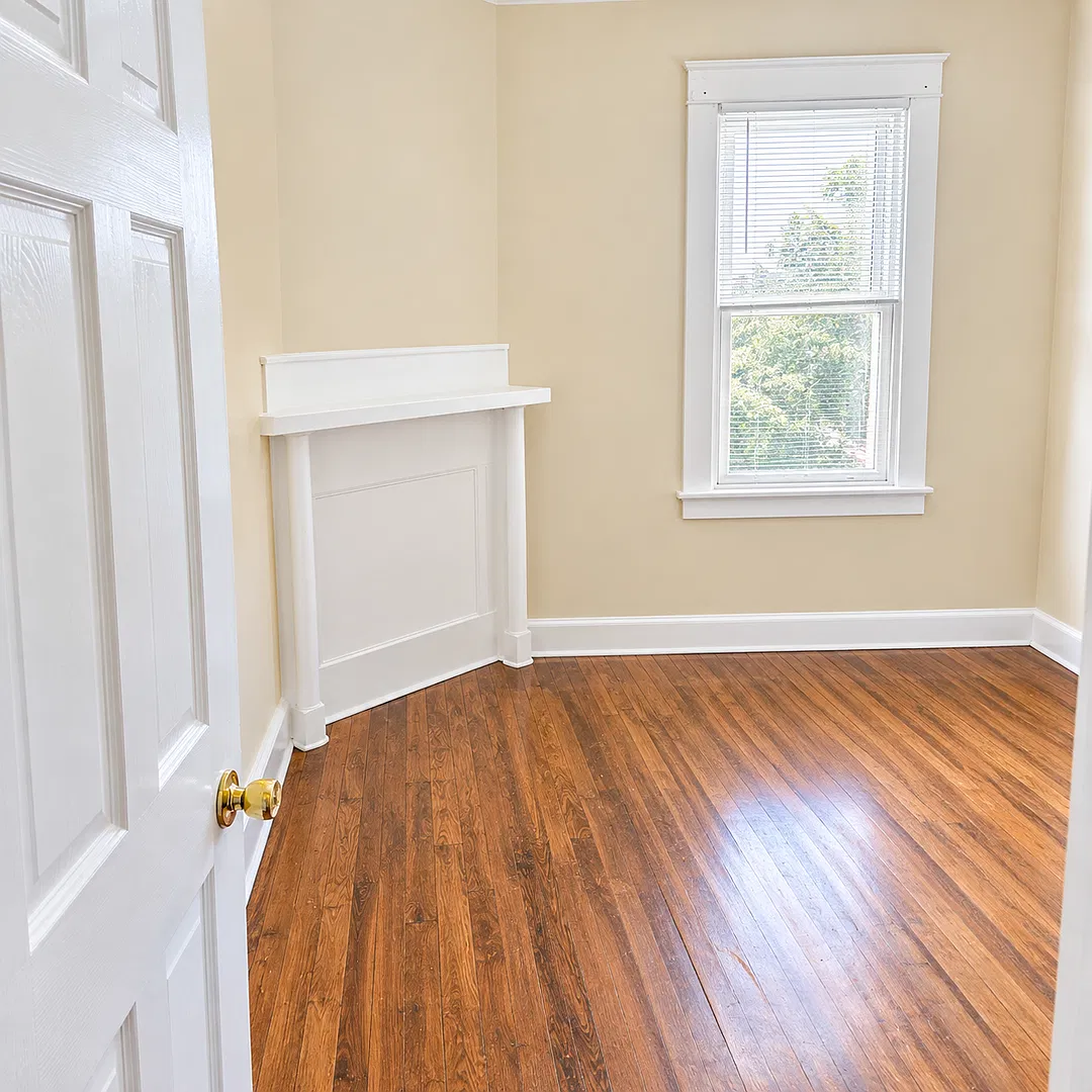 Spacious 4 Bedroom 2 1/2 Bath on 35th St. Church Hill On a Corner Lot — Photo 2