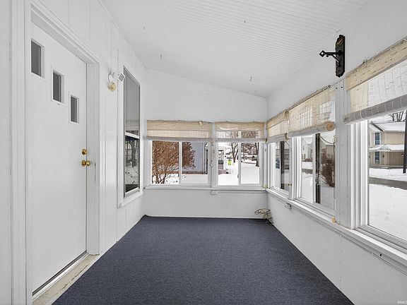 5th image of 516 Webster St