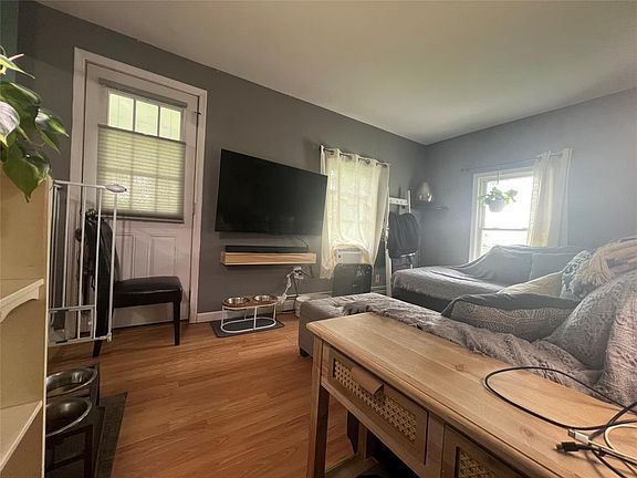 2nd image of 959 Kings Hwy