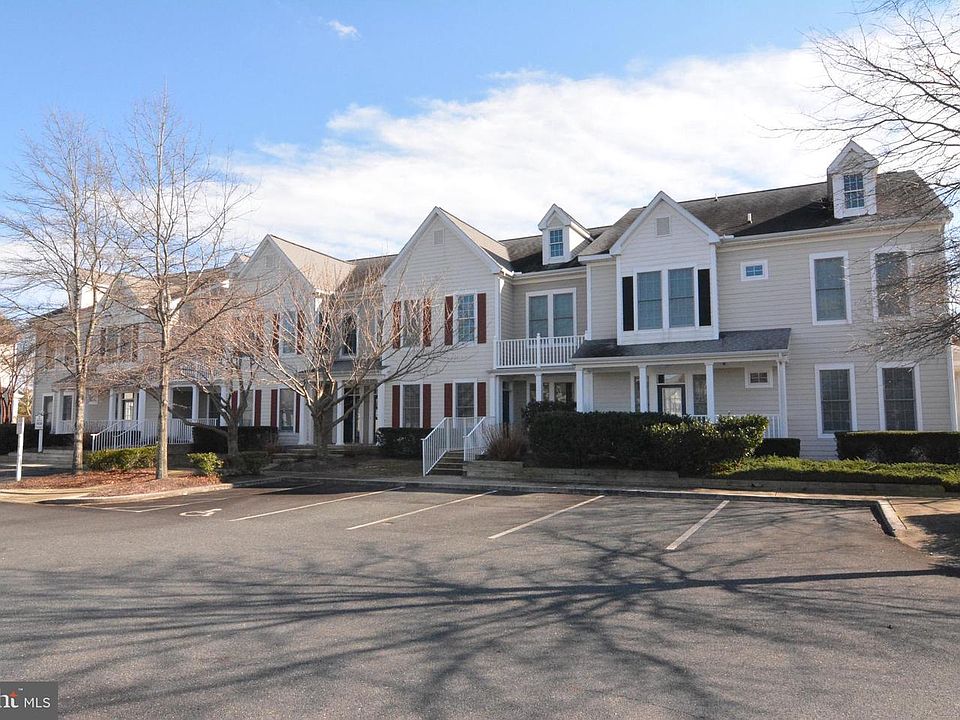1st image of 53F Willow Oak Ave