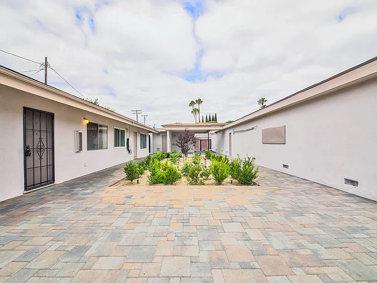 147 S Magnolia Avenue — Photo 32