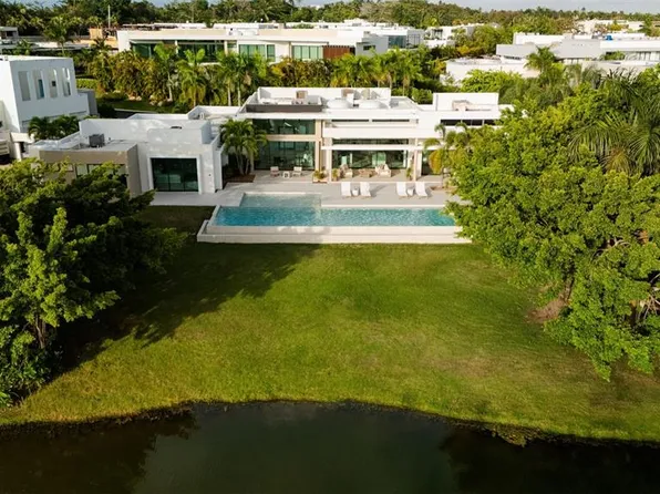 11 Golf View Dr, Dorado, PR 00646