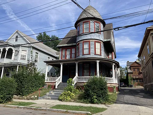 1024 University Pl Photo 1