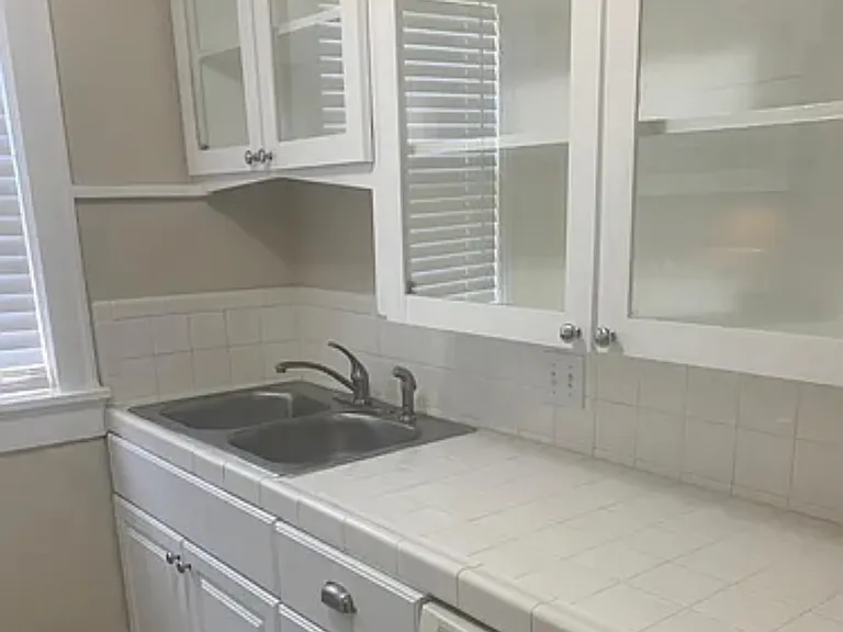 2617 N Hudson Ave #201 — Photo 6