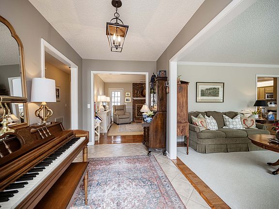 4th image of 402 Richard Rd