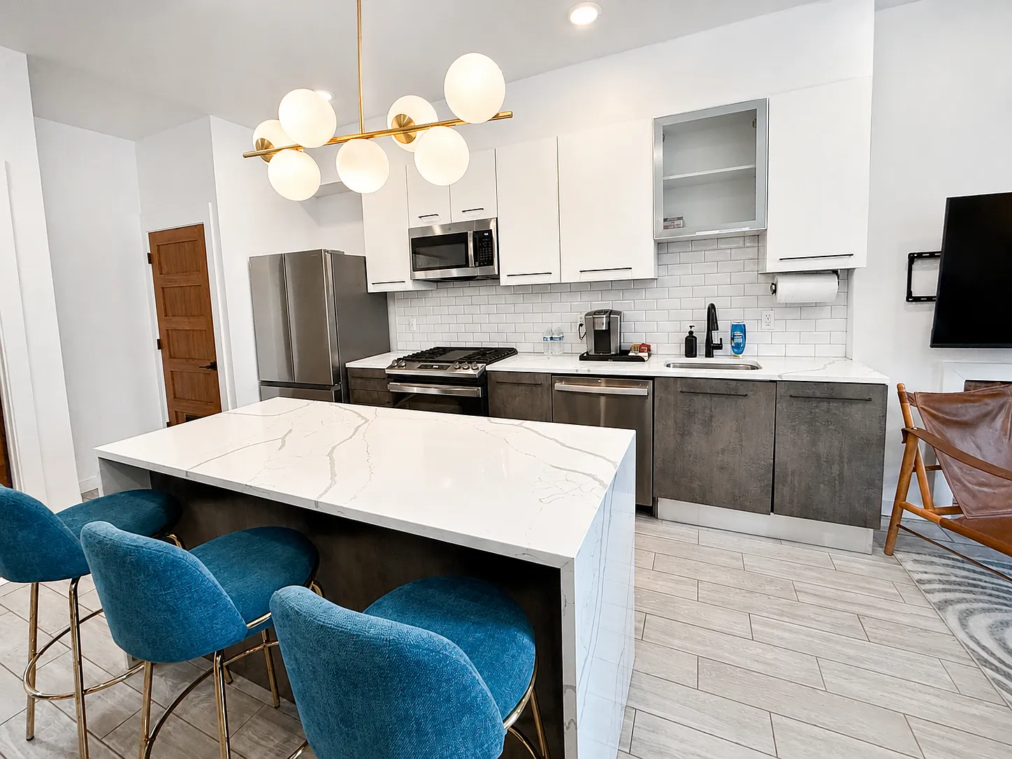 2 bed, 770 sqft, $2,295 — Photo 2