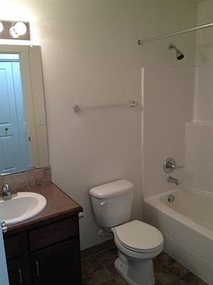 5th image of 917 SE 9th Dr APT 208