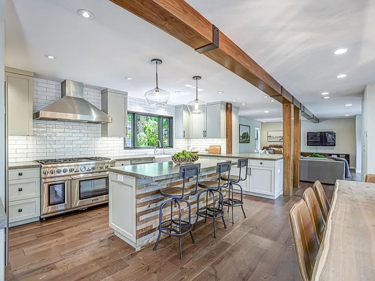 3322 Woodview Ct — Photo 3