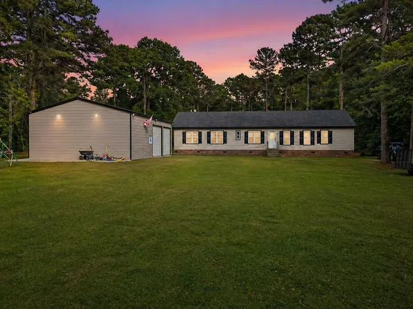 717 Huskie Ln, Saint Stephen, SC 29479