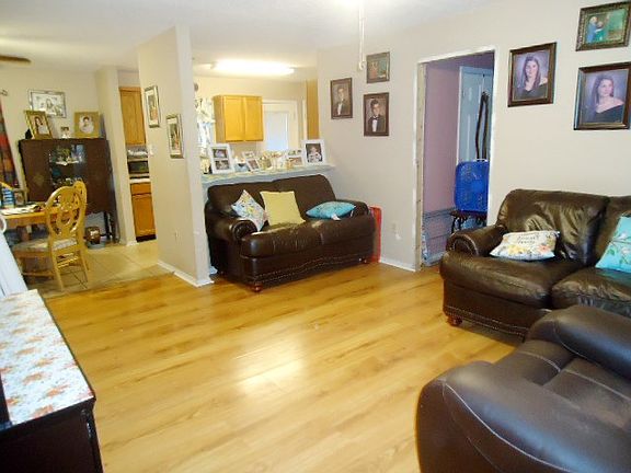 5th image of 146 Pinecrest Dr