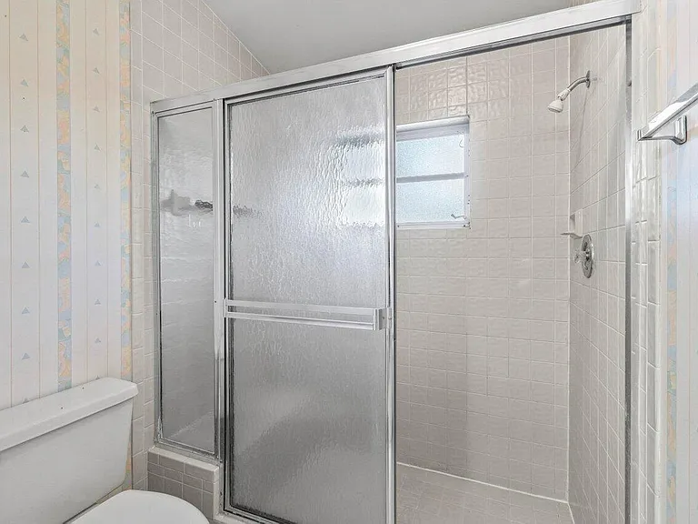 10001 Country Brook Rd — Photo 16