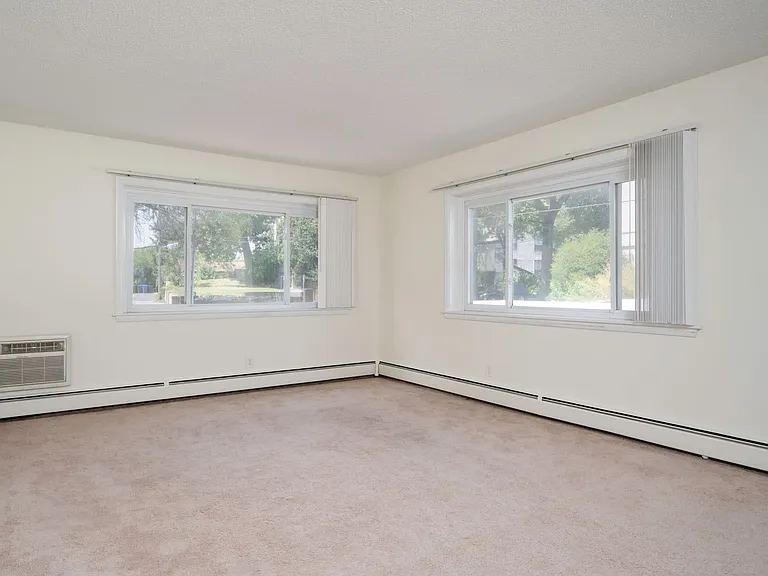 242 West Franklin Ave — Photo 42