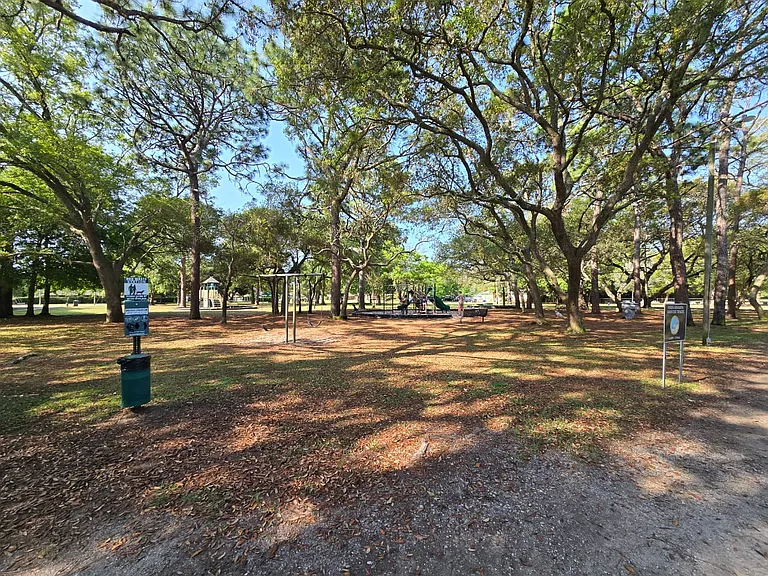 229 Bayou Woods Dr — Photo 38