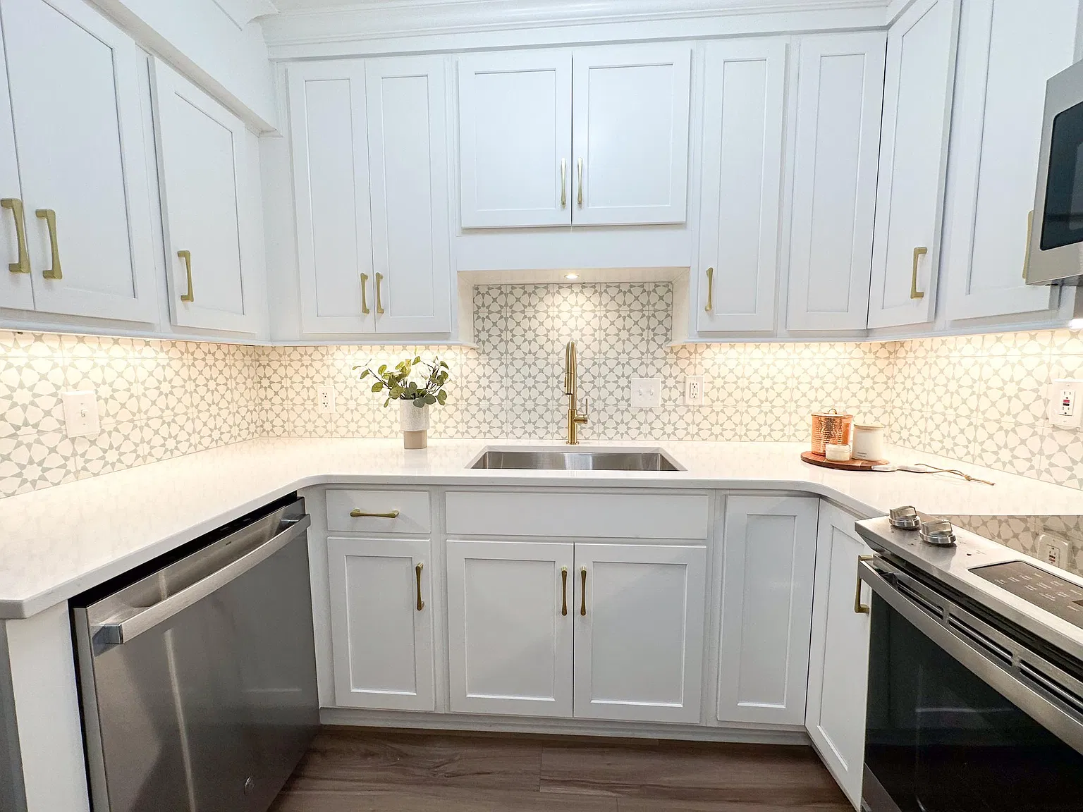 2 bed, 916 sqft, $1,995 — Photo 2