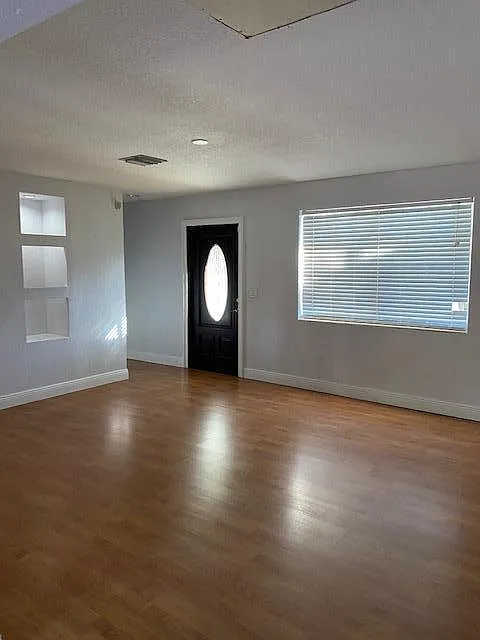 4 bed, 2.0 bath, 1455 sqft, $3,700 — Photo 3