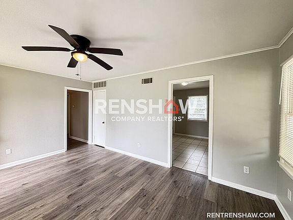 3rd image of 828 Harvey Cv