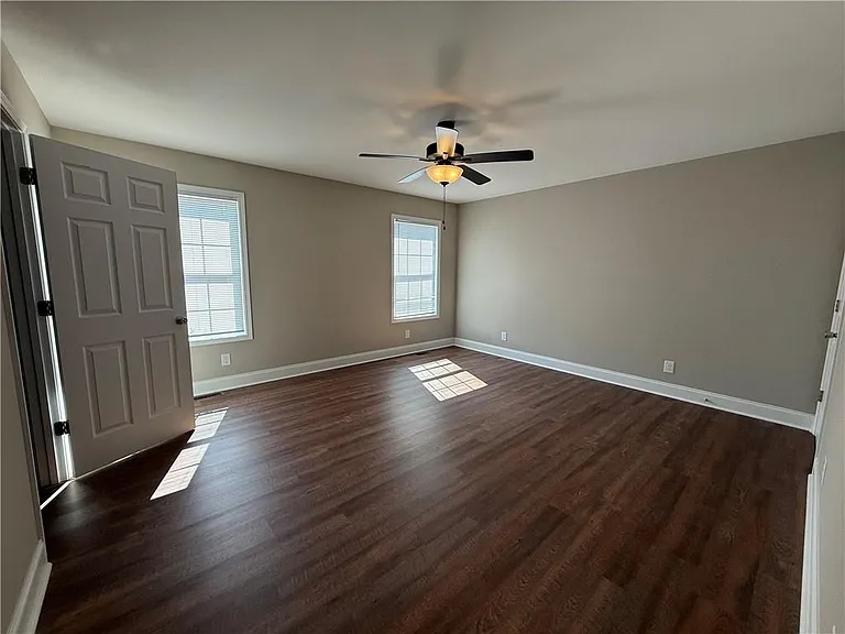 5915 Maiden Ln — Photo 5