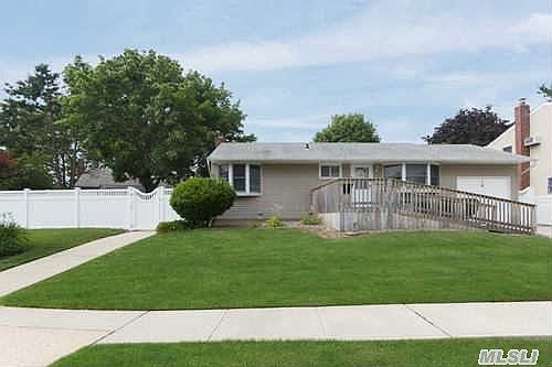 1st image of 16 Crescent Dr