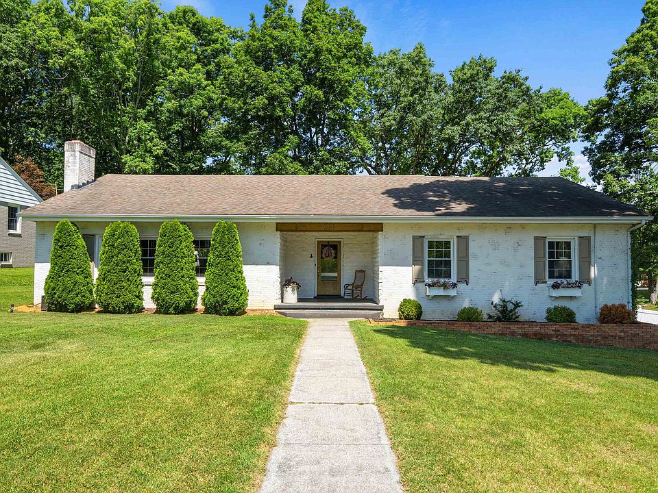 1st image of 905 Oak Dr