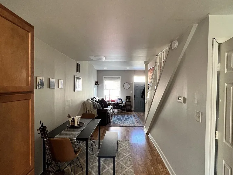 136 N Curley St — Photo 7