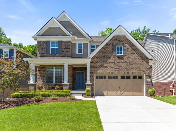21271 Calabrese Dr, South Lyon, MI 48178