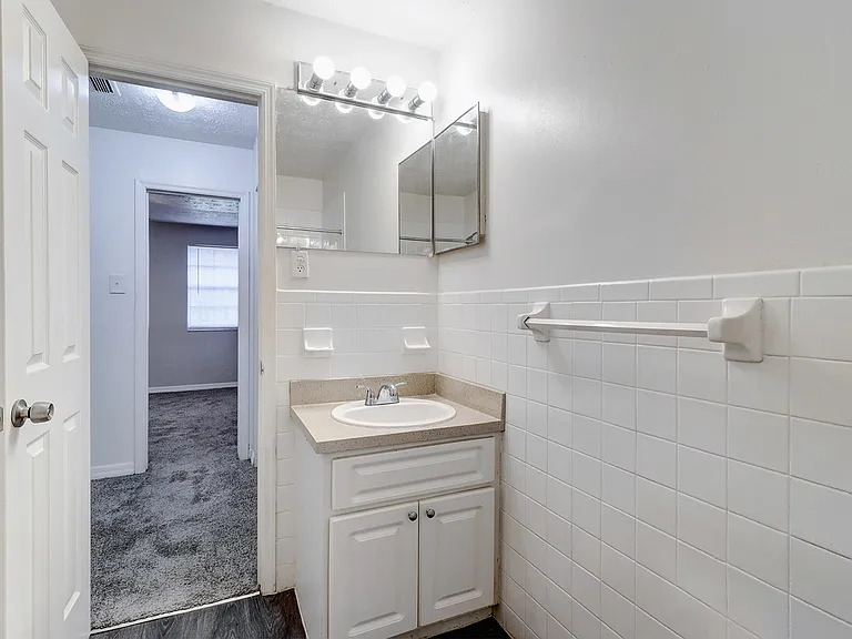 2x2 Main Bathroom
