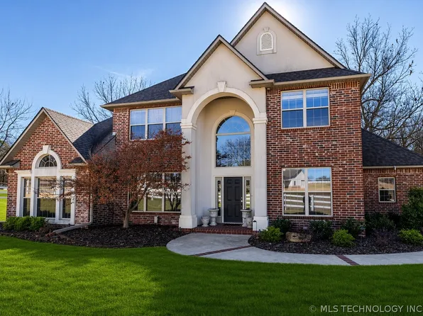 2325 W Lowry Rd, Claremore, OK 74017