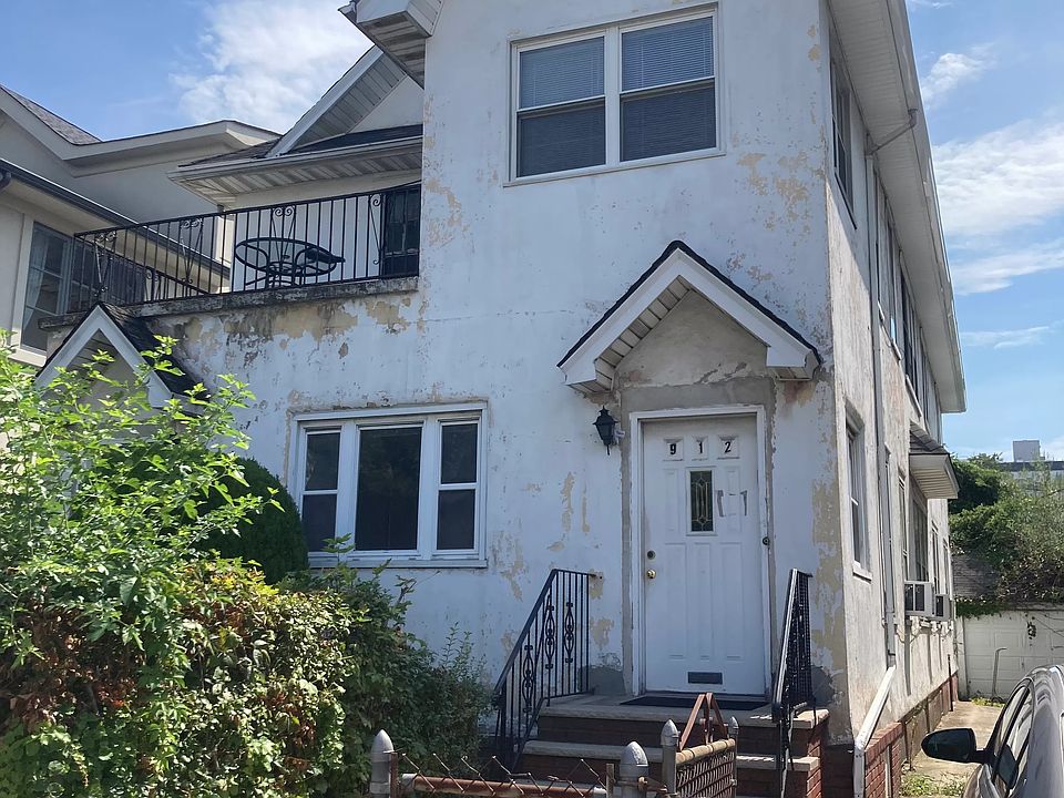 2nd image of 912 Avenue P