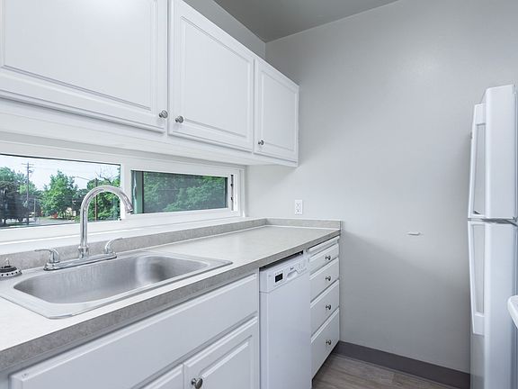 3rd image of 585 Winter St NE #143