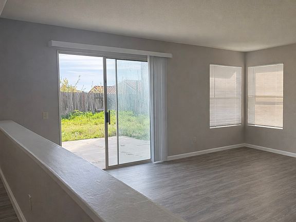 Family Room & Sliding door to Backyard