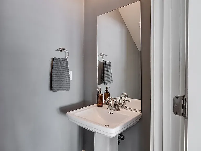 926 Thomas Ave — Photo 28