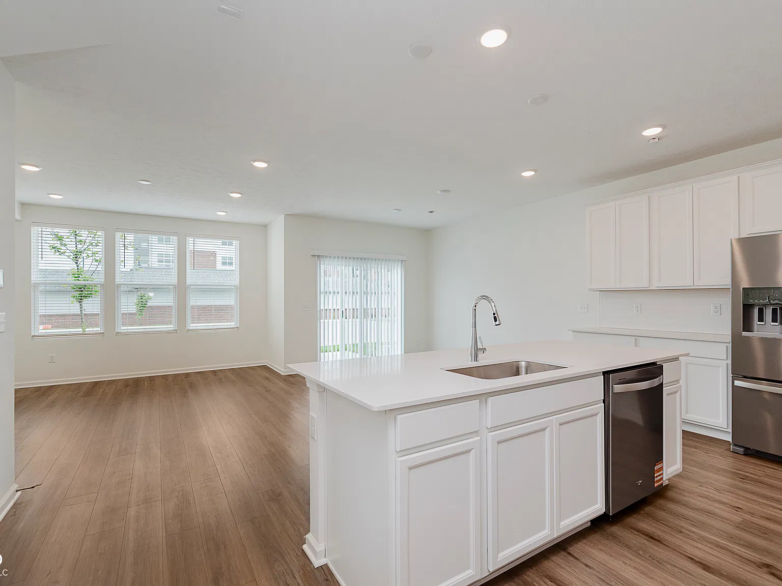 3 bed, 1883 sqft, $2,500 — Photo 4