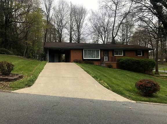 2nd image of 1623 Woodridge Dr