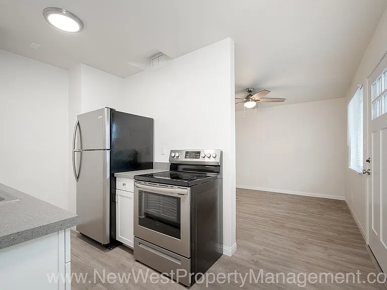 561 22nd St — Photo 8