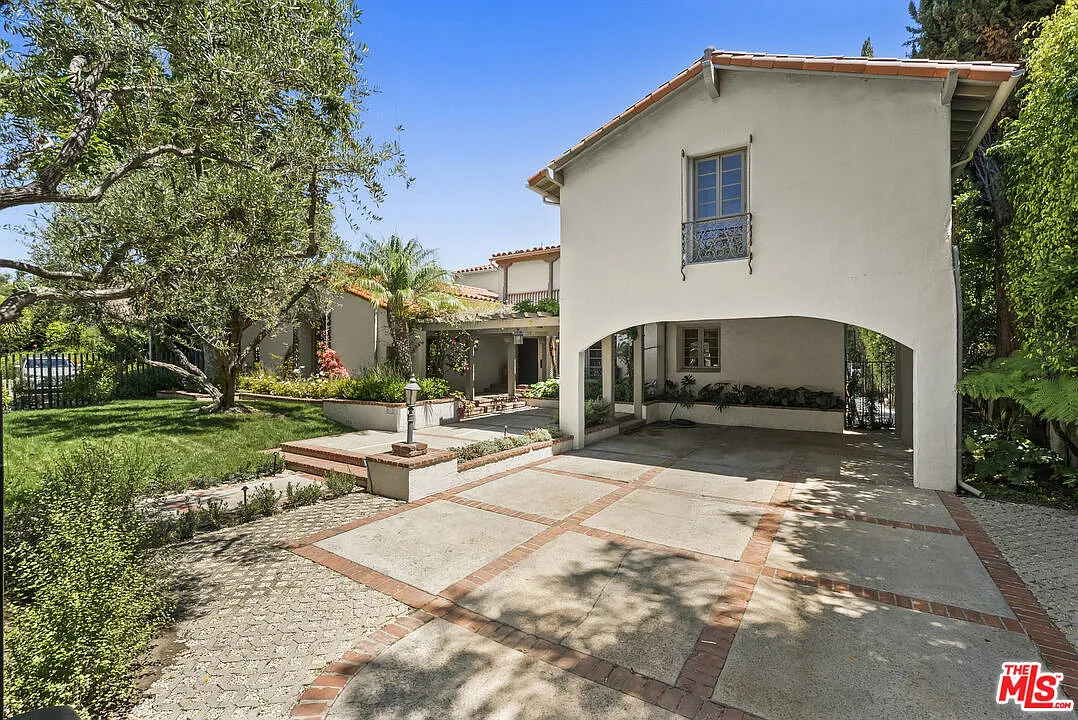 6 bed, 9.0 bath, 4426 sqft, $22,500 — Photo 2