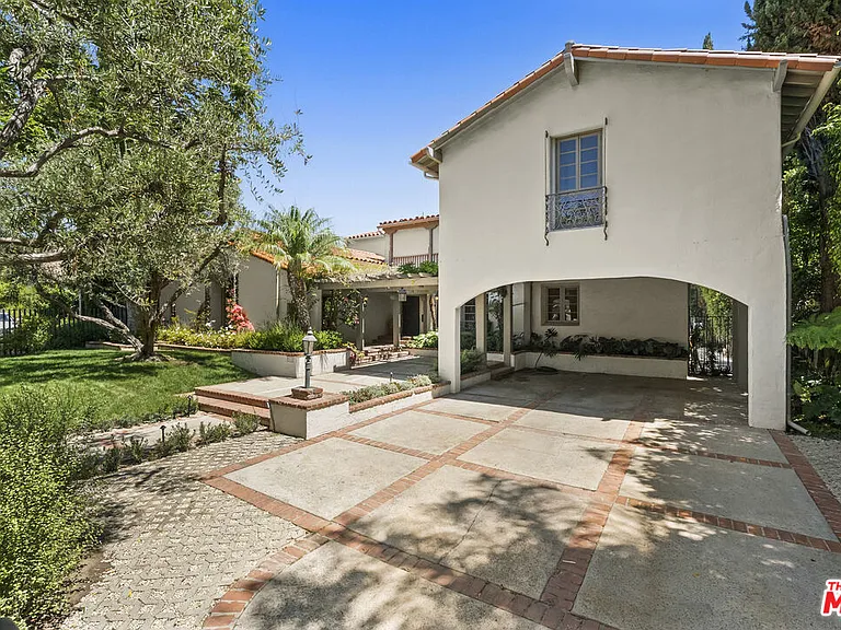 512 N Palm Dr — Photo 2